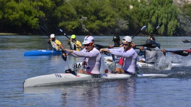 Se corrió la tercera etapa de la Regata del río Negro. Fotos: Néstor Salas 