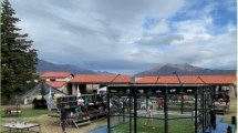 Imagen de En la Ciudad Deportiva, ya se construyen las canchas con paredes de vidrio