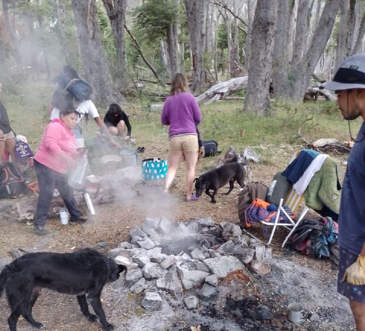 Personas con mascotas, acampando en zonas no habilitadas e ingresando a lugares prohibidos fueron parte del saldo de los controles de los guardaparques. (Facebook).-