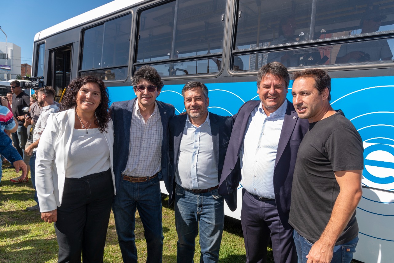 El UNE formó parte de la presentación oficial del nuevo transporte urbano en Neuquén (gentileza)