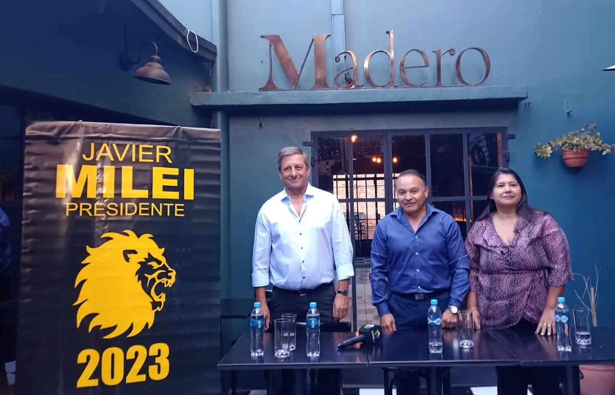 Aldo Mildemberg, Ariel Rivero y Yolanda Mansilla brindaron una conferencia para presentar su partido político Primero Río Negro.