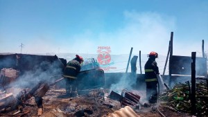 Sin descanso: Bomberos controlaron tres incendios en dos horas en Roca