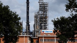 Chevron cargará el primer buque petrolero en Venezuela después de cuatro años