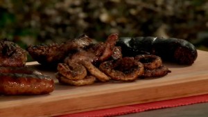 Murieron dos hombres tras comer achuras en mal estado en Berazategui