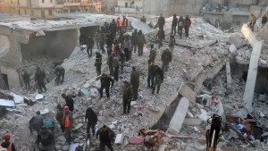 Tragedia en Siria: por filtraciones de agua, se derrumbó un edificio y murieron 17 personas