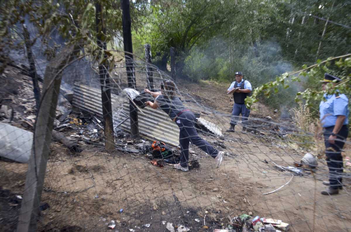 Medios áreas y terrestres se debieron desplegar para contener el fuego. (Fotos: Patricio Rodríguez)