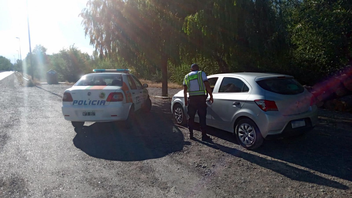 El vehículo fue detenido durante tareas de prevención realizadas por la policía de Río Negro sobre la ruta interprovincial Centenario - Cinco Saltos. Foto: Gentileza.