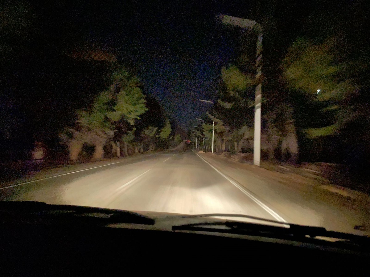 La ruta al aeropuerto en completa oscuridad. Foto: gentileza