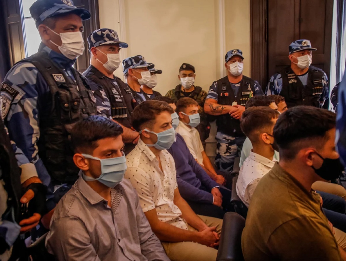 Los ocho rugbiers durante las primeras audiencias del juicio por el crimen de Fernando Báez Sosa.