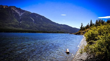 Caminaron hasta una bahía escondida de la Patagonia y mirá el paraíso que encontraron
