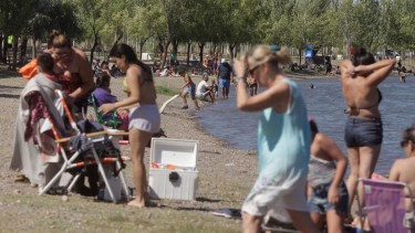 1 de enero de 2023 Balneario Sandra Canale & Valentina Sur. Foro: Oscar Livera