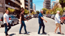 Imagen de La curiosa campaña de Juntos por el Cambio imitando a The Beatles, en Mar del Plata