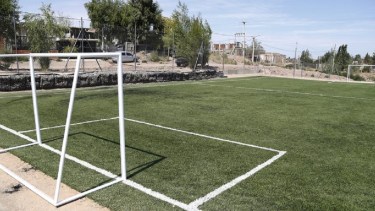 La cancha sintética 55 está en la toma 7 de Mayo en Neuquén