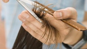 Peluqueros realizarán cortes de cabello gratis en Centros Comunitarios de Roca