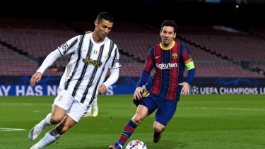 Cristiano Ronaldo y Lionel Messi, en la última vez que se enfrentaron dentro de la cancha. 