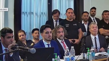 El momento en Hugo Tomei interrumpe el alegato de Fernando Burlando. 