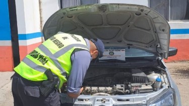 Hoy se detecto en Cipolletti un automovil con patentes truchas. Foto: gentileza