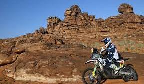 Luciano Benavides se impuso en motos en la sexta etapa del Dakar
