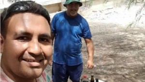 Encontró una billetera en la calle, la devolvió y el dueño se jugó con un asado