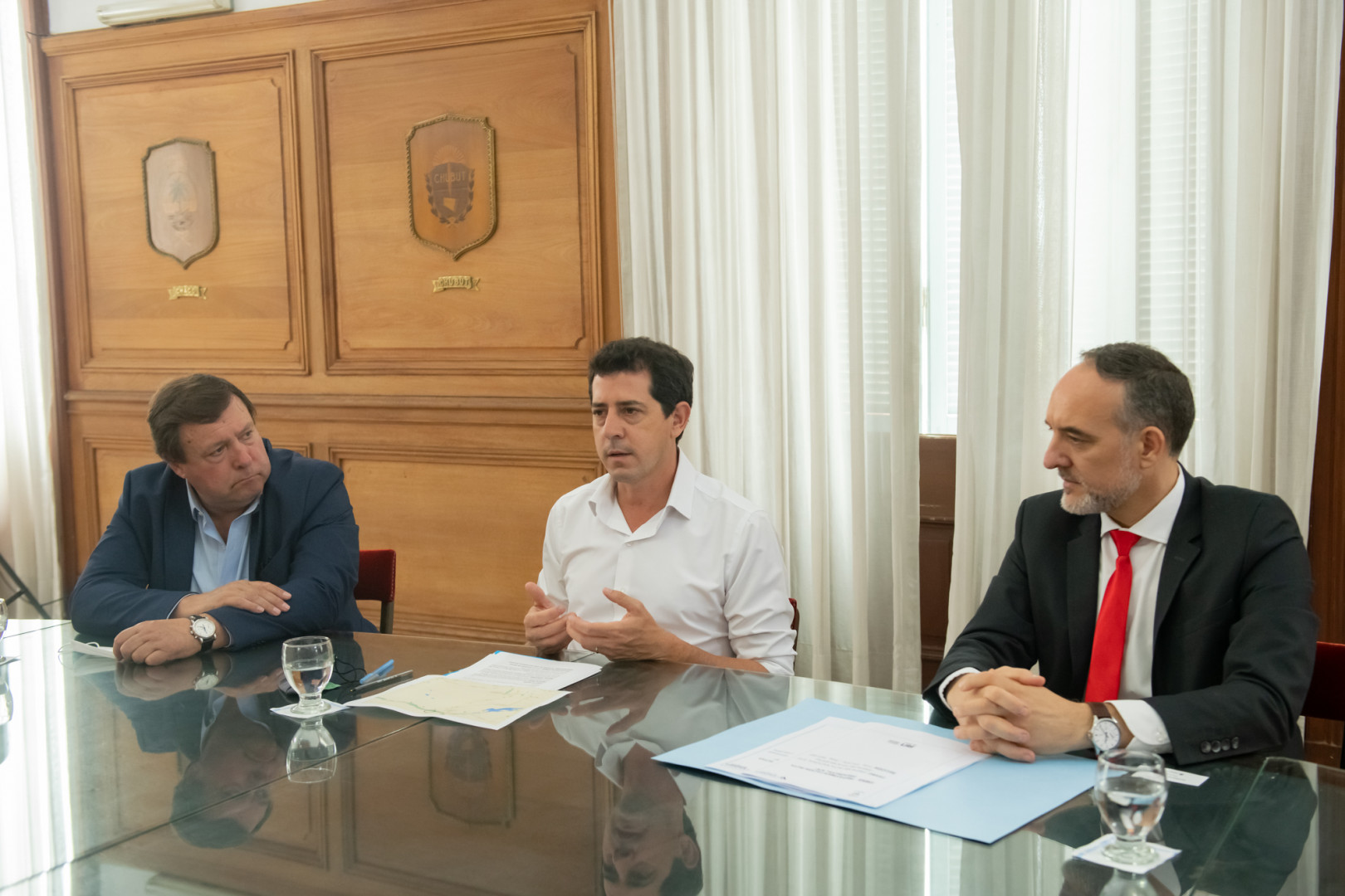 Los senadores Doñate (FdT) y Weretilneck (JSRN) gestionaron los ATN ante el ministro De Pedro. Foto Gentileza