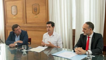 Los senadores Doñate (FdT) y Weretilneck (JSRN) gestionaron los ATN ante el ministro De Pedro. Foto Gentileza