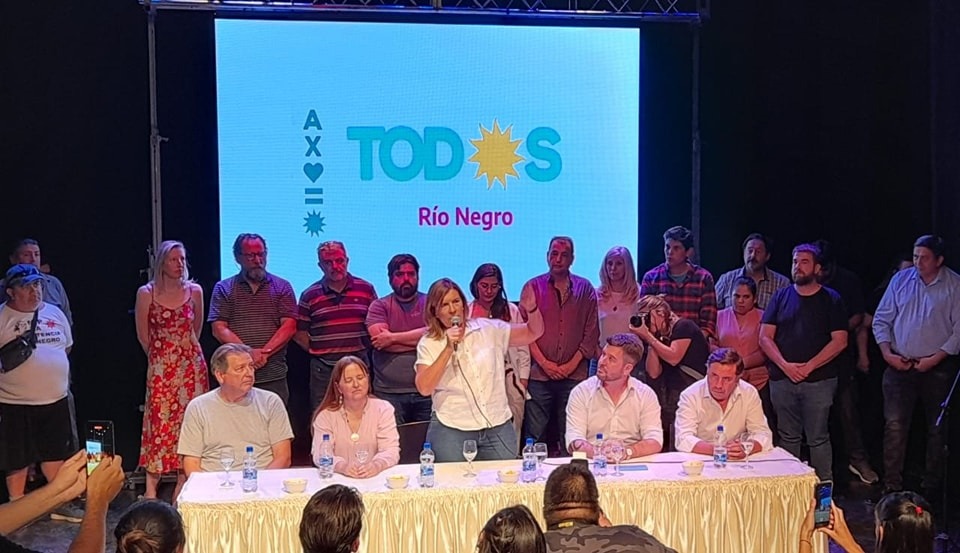 Esta noche, en Cipolletti, se presentó el nuevo Frente de Todos. Foto Gentileza.