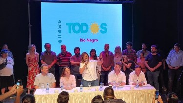 Esta noche, en Cipolletti, se presentó el nuevo Frente de Todos. Foto Gentileza.
