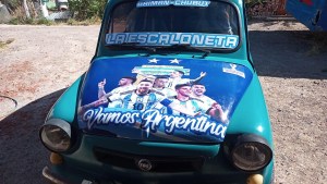 Qatar 2022: Argentina campeón y un homenaje a la selección en vehículos antiguos