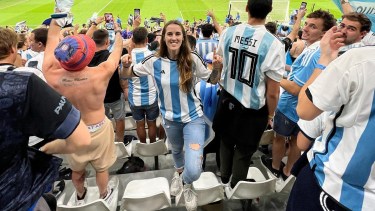 Florencia es periodista deportiva y cumplió 34 años el día que Argentina le ganó 3 a 0 a Croacia. Es de Laboulaye (Córdoba) y a los cuatro años se radicó en Viedma, capital de Río Negro al norte de la Patagonia. Fotos: @flor.moncalvillo