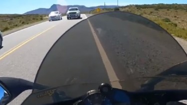 El hecho ocurrió ayer cerca del mediodía en la ruta N° 237, la camioneta posee patente chilena.