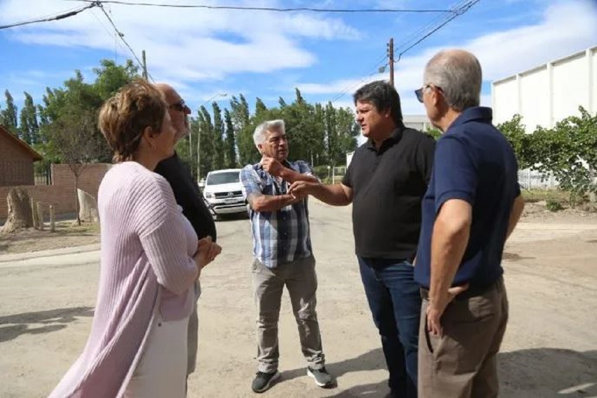 El intendente Mariano Gaido recorrió las obras en el barrio (Neuquen capital)
