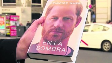 El libro tiene destino de best seller casi asegurado. Es esperado en todo el mundo y se publicó en 16 idiomas.