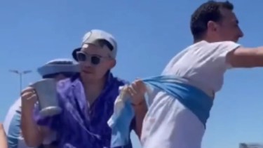 El video de las celebraciones entre Marcos "Huevo" Acuña y Lionel Scaloni fue tomado por un fanático de la Selección Argentina.-