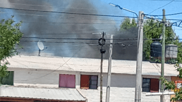 Un dúplex de Neuquén sufrió un incendio este jueves. Foto: gentileza 