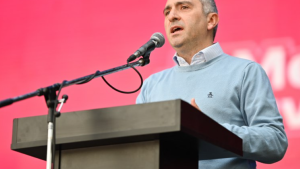 Larroque volvió a apuntar contra Alberto Fernández: «Confundió su rol»