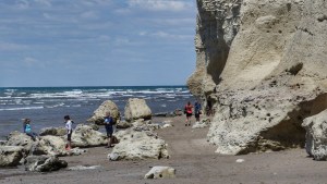 Verano en Las Grutas: así es El Sótano, la playa de los tesoros escondidos