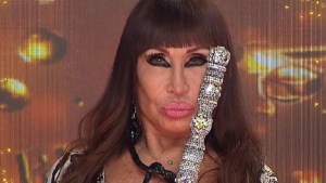 Moria Casán destrozó a una usuaria que la criticó por una foto en bikini: «tapate vos, imbécil»