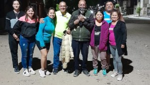 Video: el emocionante reencuentro de Mora, la perra que buscaban en Cutral Co, y su familia