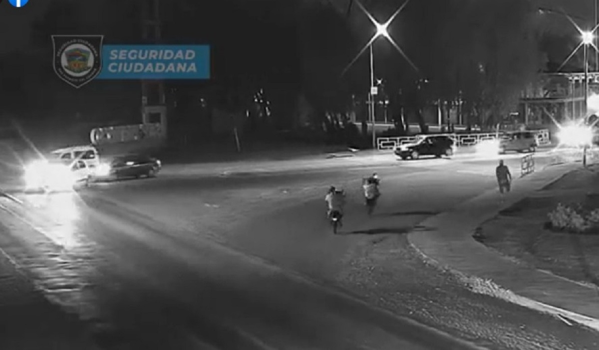 Imprudencia en dos ruedas: un video muestra las maniobras peligrosas de motociclistas en El Chañar