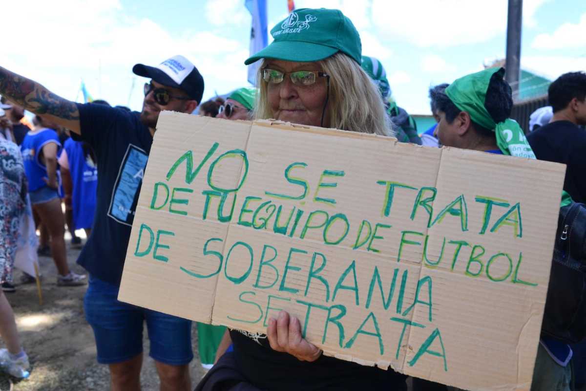 Una de las manifestaciones en el camino a Tacuifí por el acceso a lago escondido. Foto: archivo Chino Leiva