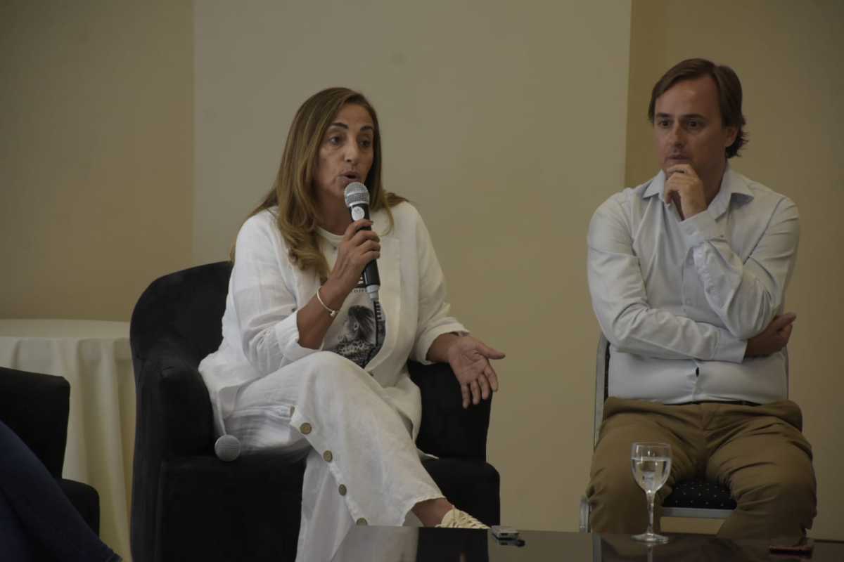 Marlene Velásquez (NcN) en la conferencia de respaldo a Juan Peláez como candidato para la ciudad (foto Yamil Regules)