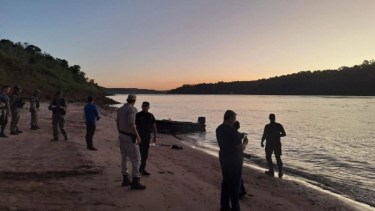 Santiago tenía siete años y su hermana Lucía, tres. Sus cuerpos fueron hallados en el río Paraná. (Foto El Territorio).-