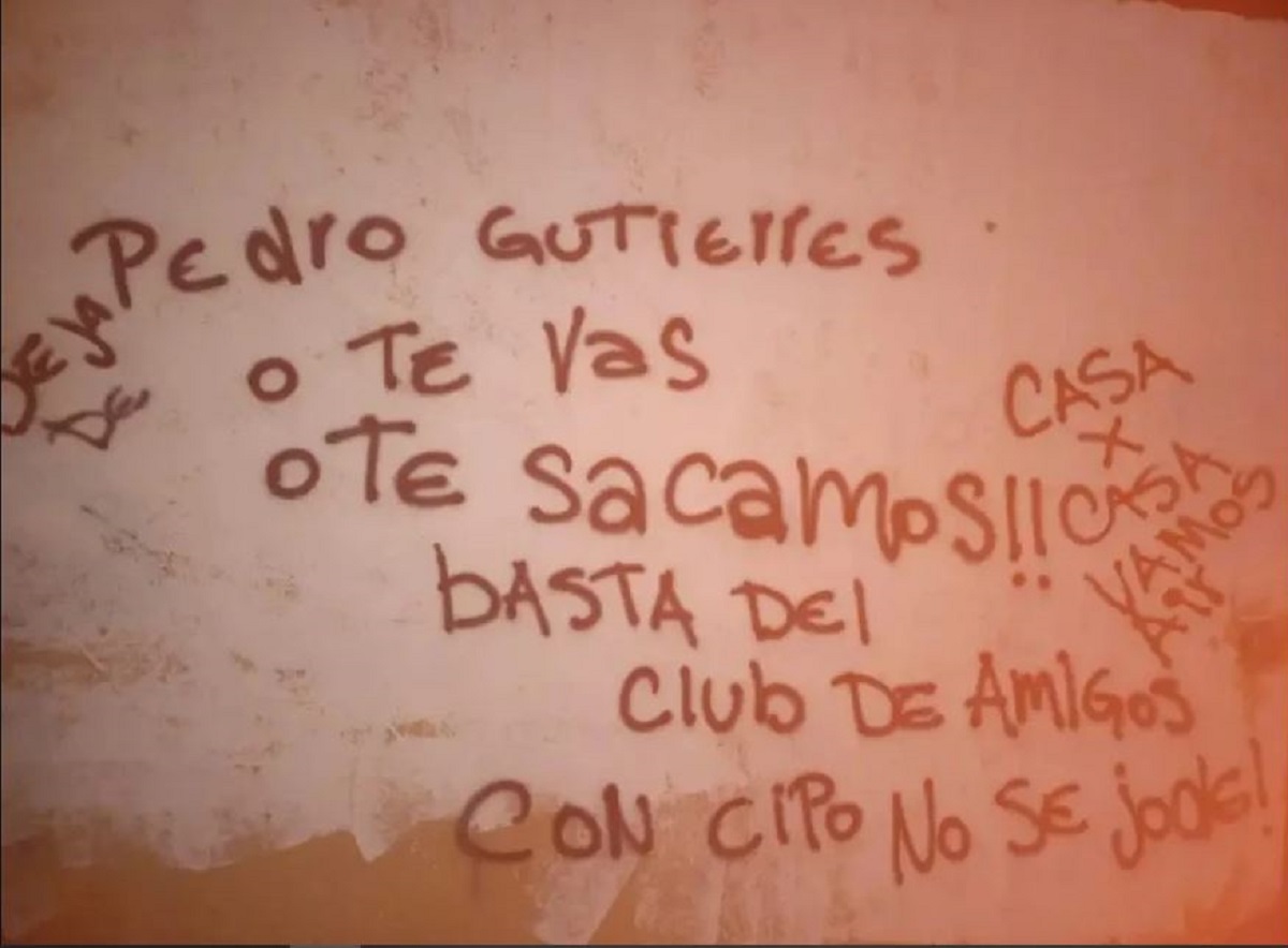 Graffiti con amenazas para el expresidente del Club Cipolletti