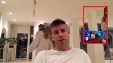 Si bien hubo desmentidas al respecto, los fanáticos de Shakira aseguran que esa joven rubia en la casa de Gerard Piqué es Clara Chía Martí.-