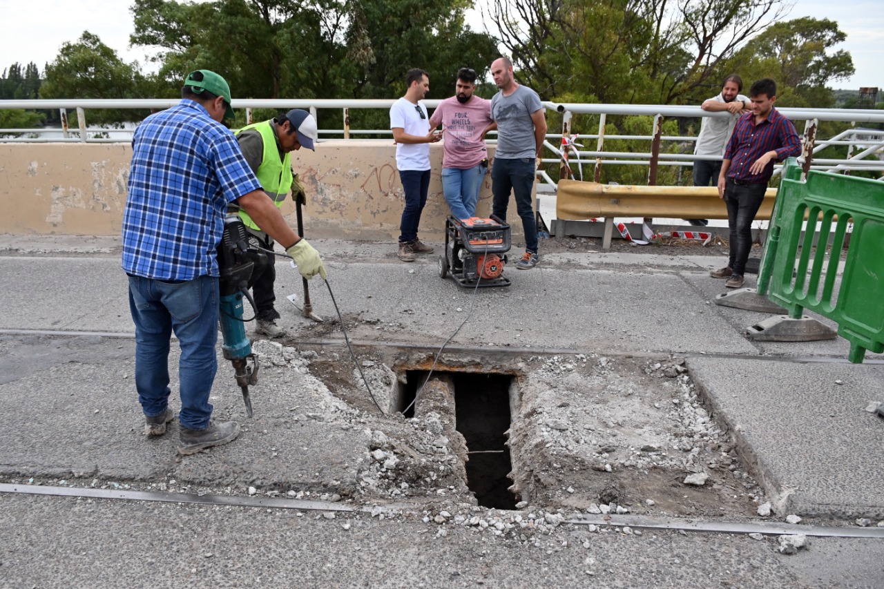 Participaron técnicos de Vialidad y personal de Obras Públicas del municipio. Fotos: Marcelo Ochoa.