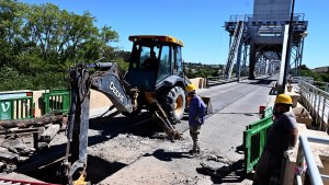 Recién en marzo volverá a estar operativo el puente ferrocarretero de Viedma