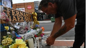 Entre velas, rosarios y cartas: así homenajean a Fernando Báez Sosa en Villa Gesell a tres años del crimen