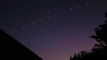 Los satélites de Elon Musk harán un desfile esta noche y se verán en Neuquén y Río Negro. Foto: Gentileza 