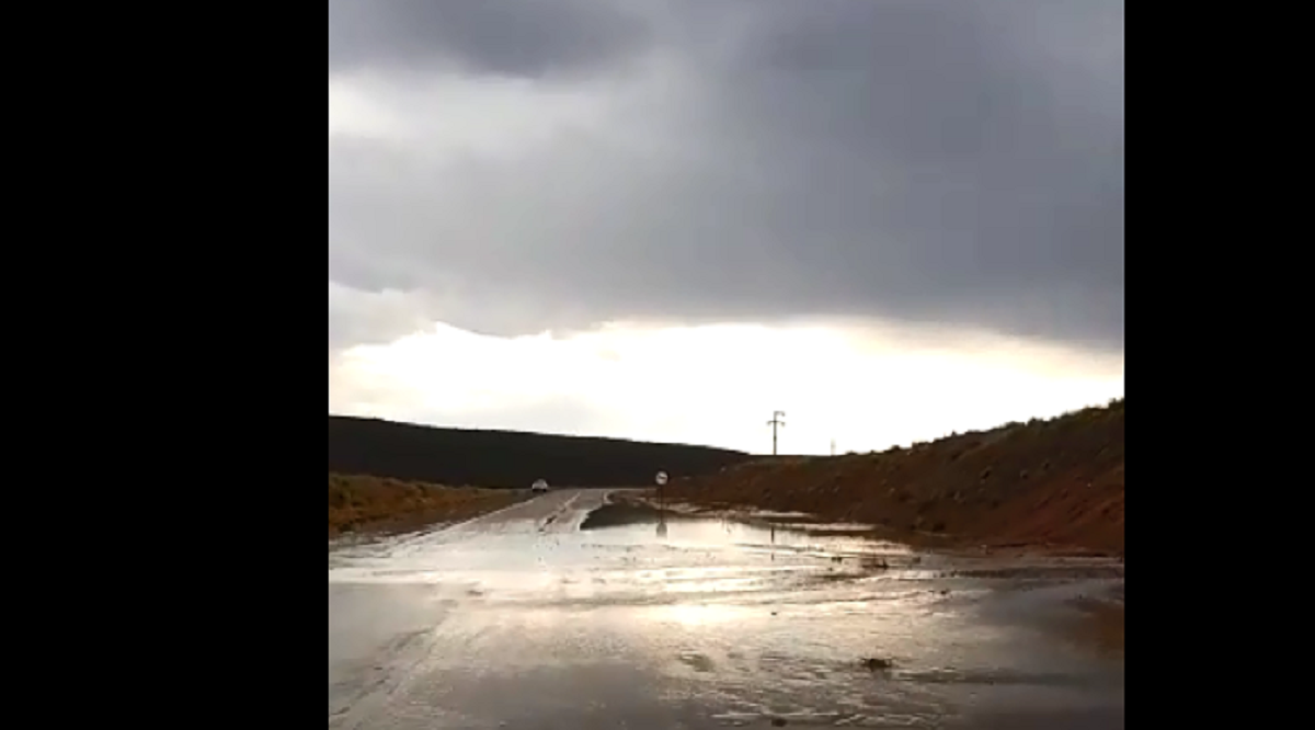 Mucho deslizamiento de barro y agua en las rutas de la región Sur de Río Negro, por las tormentas. Imagen captura de video