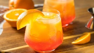 Hacé este trago mega refrescante de frambuesa y naranja